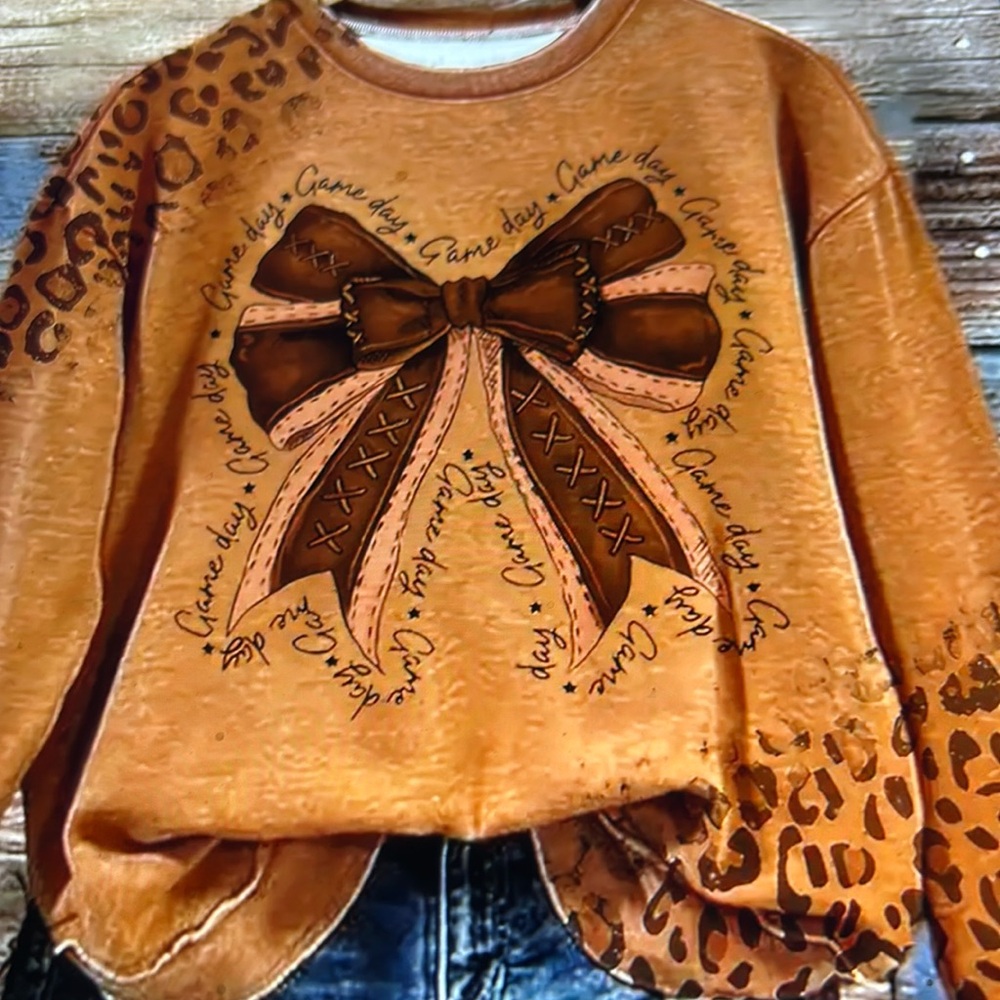 Sweatshirt pullover with a bow print
